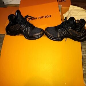 Louis-vuitton Arch light Sneakers sz 39.5
